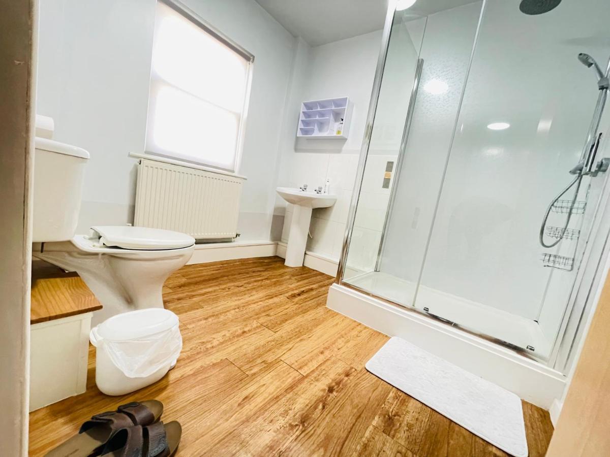En-Suite For Family,Couple And Females Lancaster Eksteriør billede